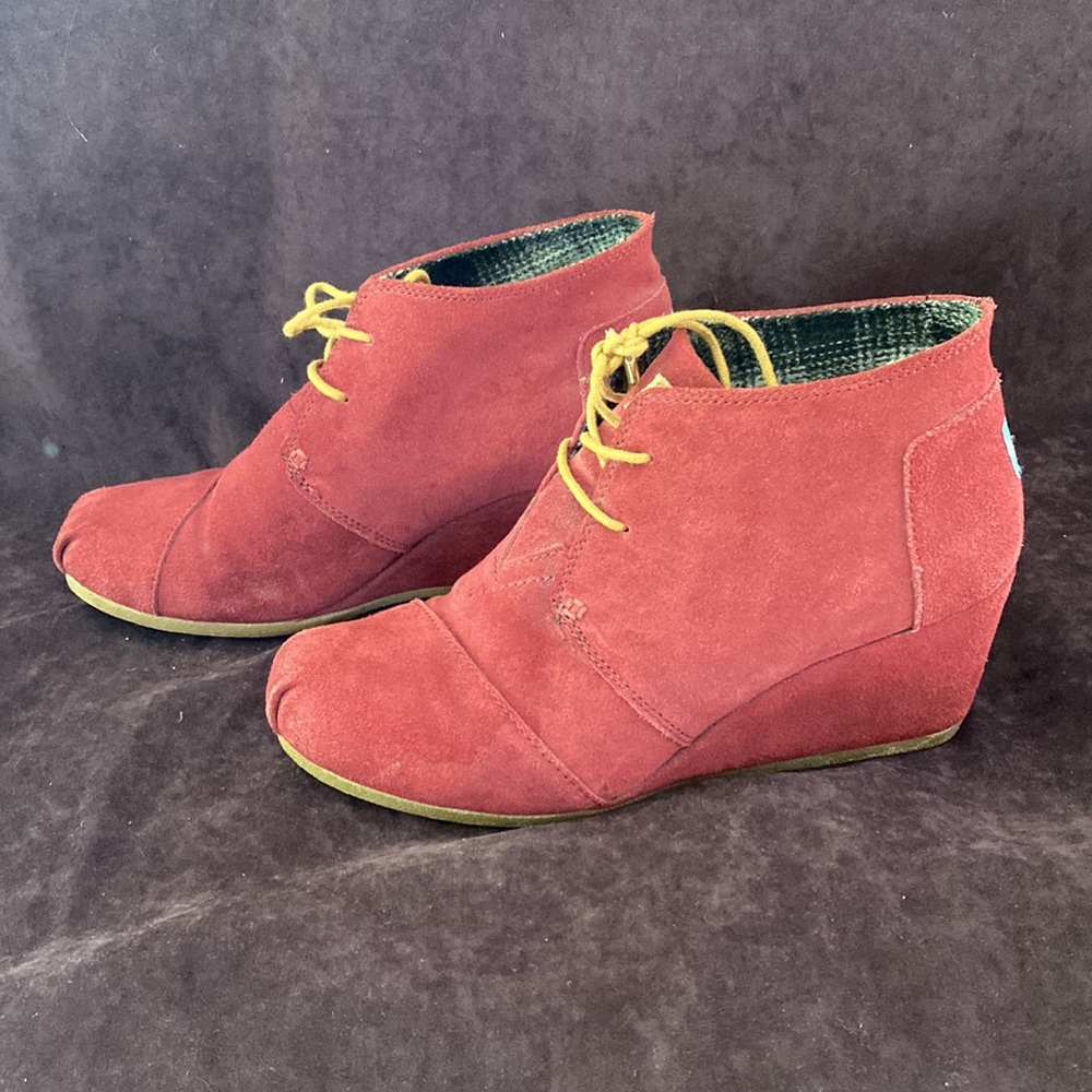 Burgundy Toms Wedges - Picture 3 of 6
